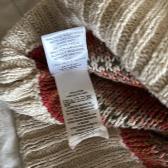 Women’s size small L.L Bean signature sweater. Size small - Picture 10 of 10